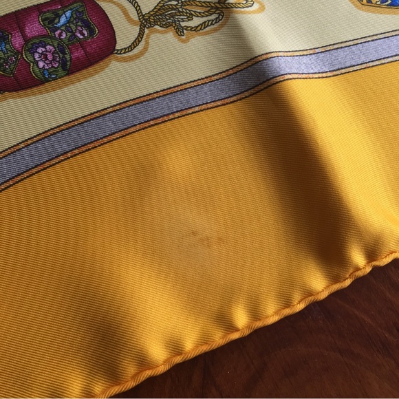 Authentic Hermes Carré 90 Scarf Qu'importe Le Flacon Perfume Bottle Scarf Silk - Picture 9 of 10